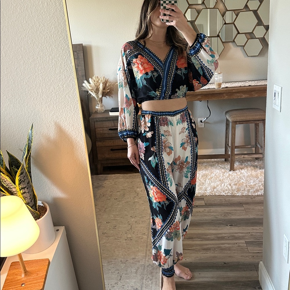 Floral Print Flowy Set - Picture 2 of 2